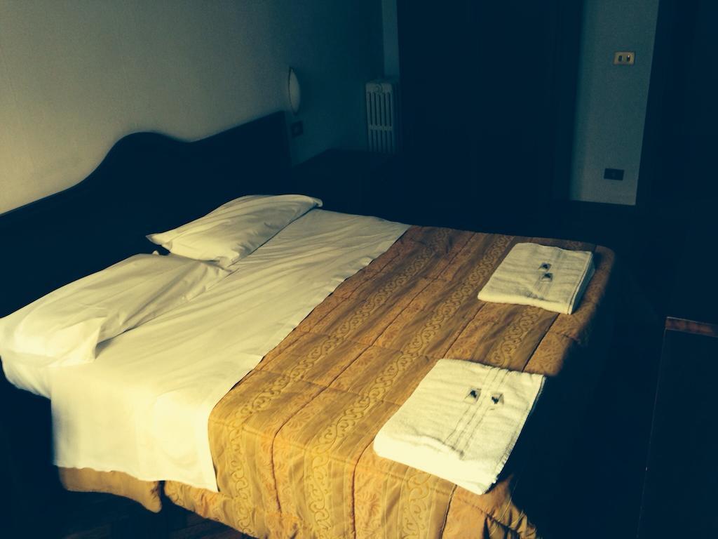 Hotel Medea Μιλάνο Δωμάτιο φωτογραφία